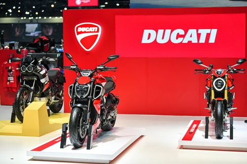 ดูคาติ เขย่า Motor Show สนั่น ปล่อย 3 รุ่นหมัดเด็ด มัดใจไบค์เกอร์ ครั้งแรกกับ Ducati Diavel V4 ที่จัดเต็มด้านเทคโนโลยี มาพร้อมกับสุดยอดเครื่องยนต์ V4 