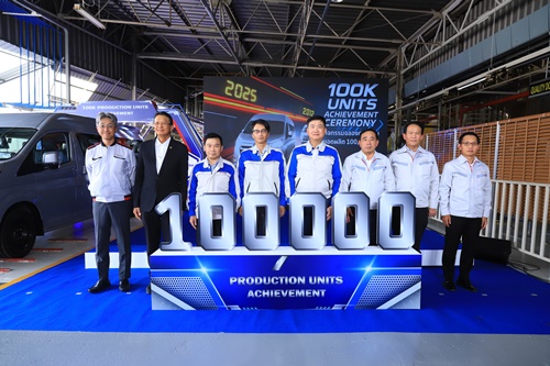 โตโยต้า ออโต้ เวิคส ประเทศไทย ฉลองยอดผลิต Toyota Commuter 100,000 คัน