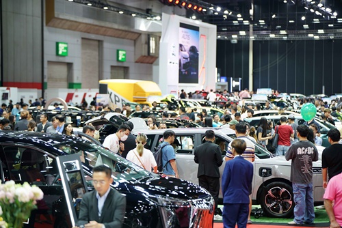 รถดี โปรคุ้ม พริตตี้สวยตาแตก! ในงาน BIG MOTOR SALE 2025 