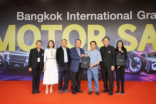 รองนายกรัฐมนตรีและรัฐมนตรีว่าการกระทรวงคมนาคม  ชมงาน “BIG MOTOR SALE 2025”