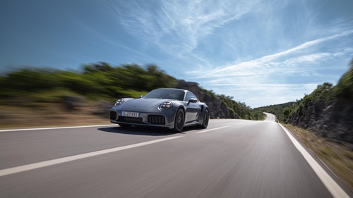 Porsche 911 Turbo S ยนตรกรรมสปอร์ตที่เหนือกว่าในทุกด้าน