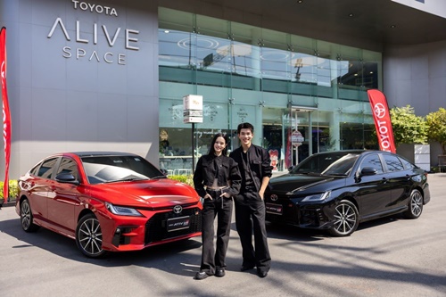 โตโยต้าส่งมอบ NEW YARIS ATIV HEV  ให้กับพรีเซนเตอร์คู่ “แอลลี่ – อชิรญา” และ “โฟร์ท – ณัฐวรรธน์”
