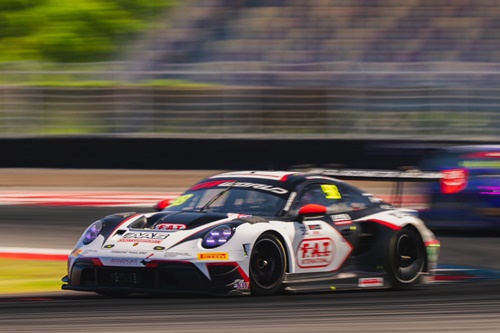 &ldquo;เต๊อะ วุฒิกร&rdquo; & ทีมเมท สู้สุดกำลังยกระดับผลงาน ศึก GT World Challenge Asia สนามมันดาลิกา 