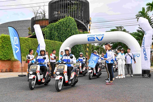 ไทยฮอนด้า ยกทัพ Honda BENLY e: ลุยบุรีรัมย์ ชวนชาวไทยร่วมเชียร์ ‘ก้องและก๊องส์’ นักแข่งทีมฮอนด้า ชิงแชมป์ในศึกไทยจีพี 2023 