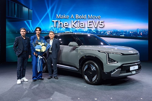 เกีย เซลส์ (ประเทศไทย)" แทคทีม "เจฟ ซาเตอร์" ในงาน "Make A Bold Move With The Kia EV5" ฉลองการทรานส์ฟอร์มแบรนด์และความสำเร็จของ The Kia EV5 