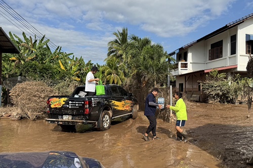 “คนไทยไม่เคยทิ้งกัน” SPIRIT 4x4 ลุยน้ำท่วมให้กำลังใจผู้ประสบภัย จังหวัดน่าน