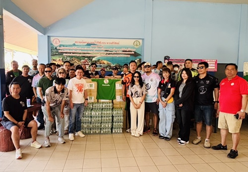  PTG-พีที ประจวบ เอฟซี พร้อมส่งความสุขให้คนไร้ที่พึ่ง  ณ สถานคุ้มครองคนไร้ที่พึ่งบ้านประจวบโชค 