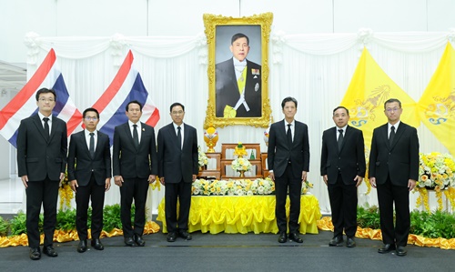 คณะผู้บริหารและพนักงาน บริษัท โตโยต้า มอเตอร์ ประเทศไทย จำกัด  จัดพิธีถวายพระพรชัยมงคลแด่พระบาทสมเด็จพระเจ้าอยู่หัว เนื่องในโอกาสวันเฉลิมพระชนมพรรษา 